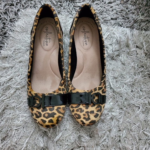 clarks flores poppy wedge pump